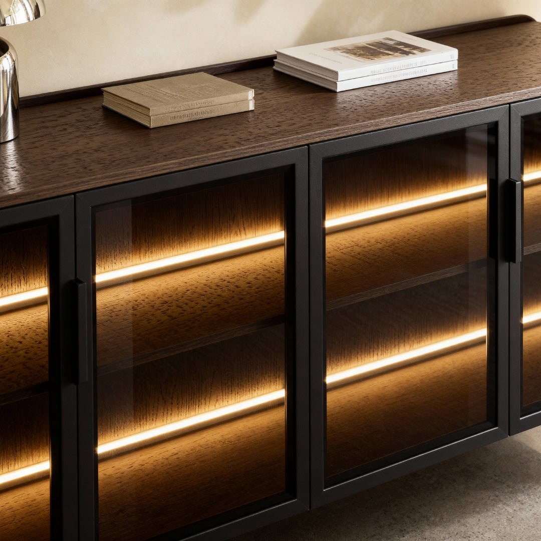 Pieds métal et poignées dorées